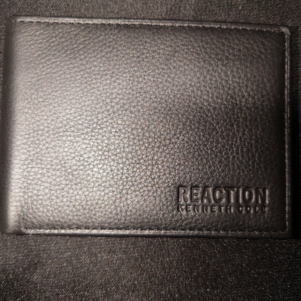 NEW Kenneth Cole Reaction bifold wallet